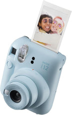 Fujifilm Cámara instantánea Instax Mini 12 + paquete de accesorios MiniMate y funda personalizada compatible + paquete económico de película Fuji Instax (50 hojas), álbum de fotos de diseño Flamingo